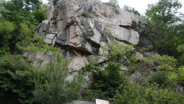 Scenic Spot of “Supernatural Tortoise Bearing Buddhist Sutras on the Back”