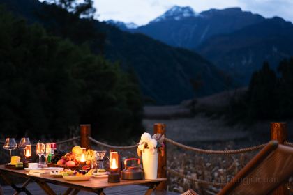 猫在云里·Cat in the Clouds｜既山野Embracing Nature·雪山观景野奢度假民宿(海螺沟冰川森林公园店)·户外餐厅