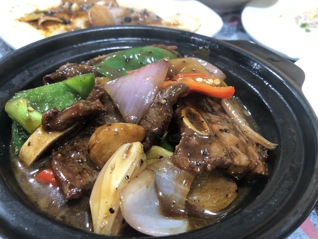 澳門石牆街22號地下的「富來美食」，平凡隱世，小炒太好吃了！
