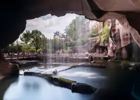 Дикие пещеры на острове Цуй