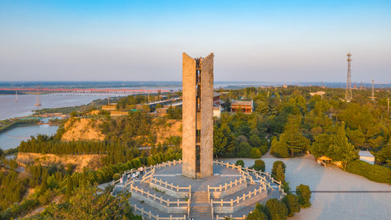 Sanhuang Mountain Taohuayu Tourism Region
