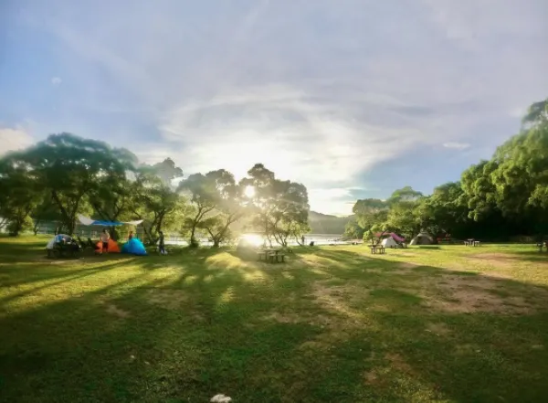 【海下灣一日遊2026】必看！海下灣交通/水上活動/餐廳/行山/住宿行程全攻略