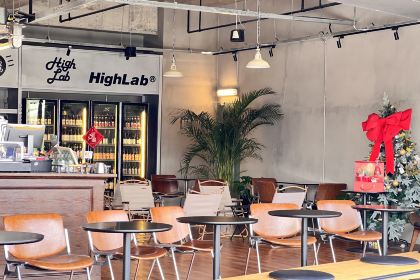 AMBER HIGHLAND WHISKEY BAR