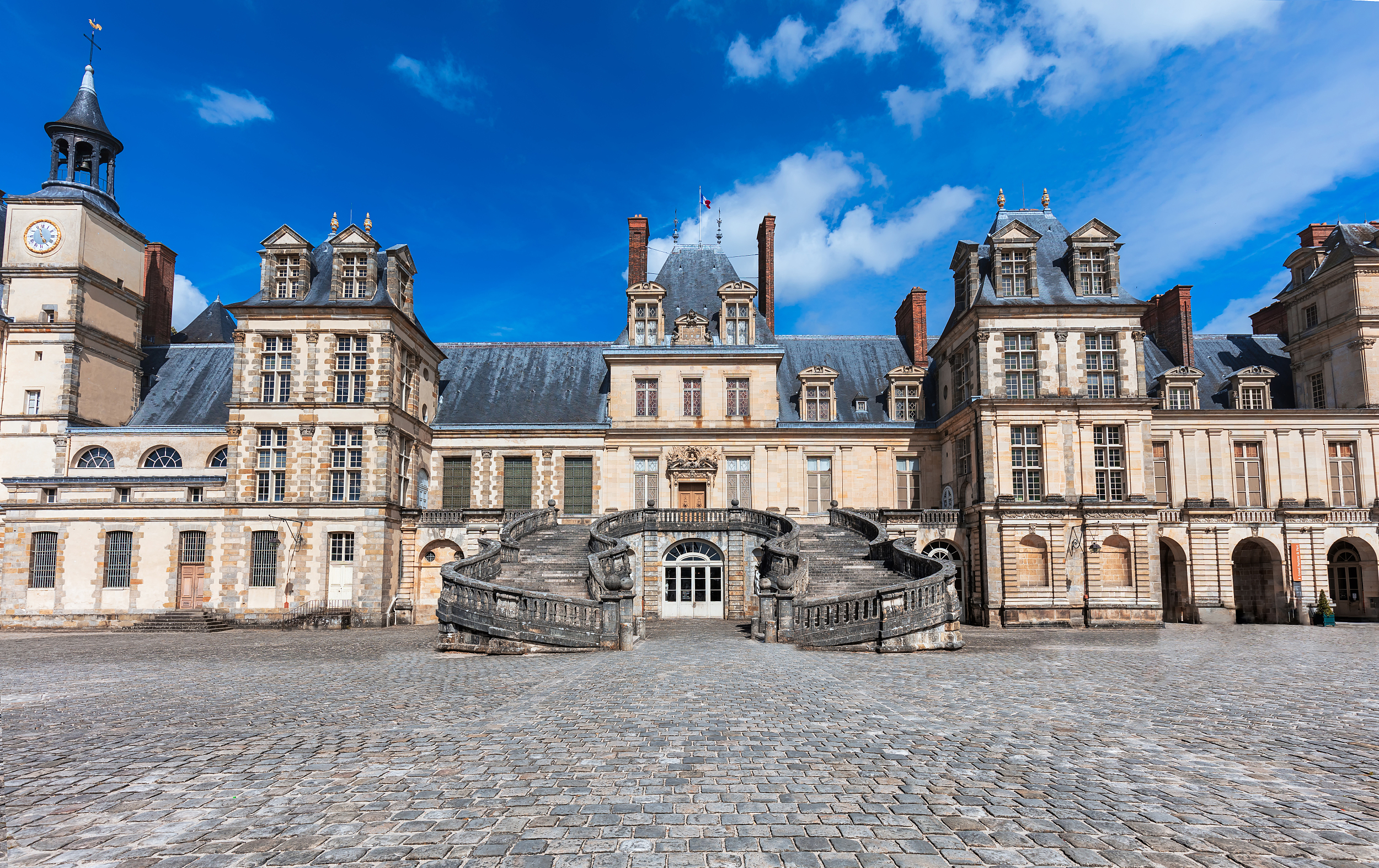 How to get to Chateau de Fontainebleau in Paris using public transport