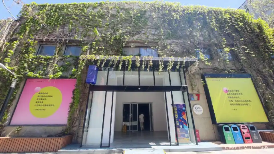 Hotels near Lanjing Art Center