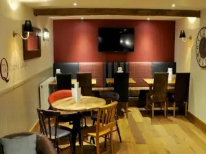 The Queen Elizabeth Inn