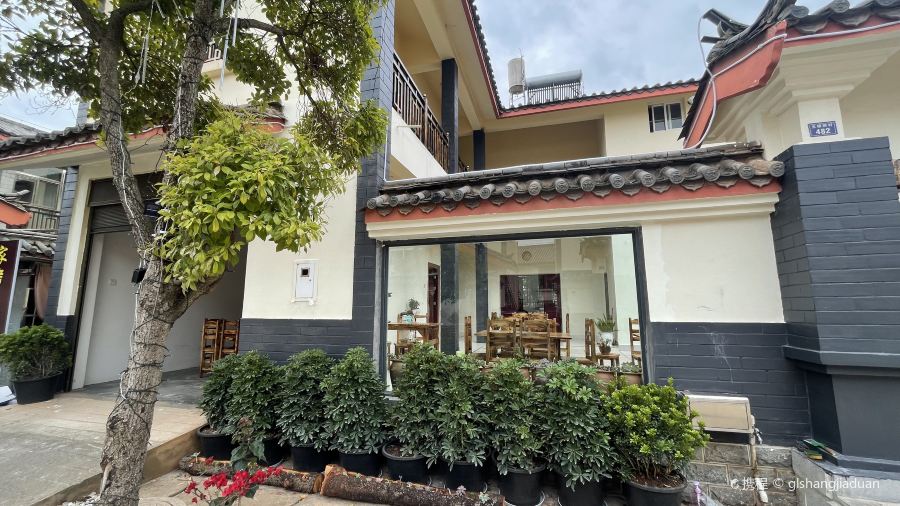 村里农家（土鸡火锅-酸菜猪脚-风味烧烤）