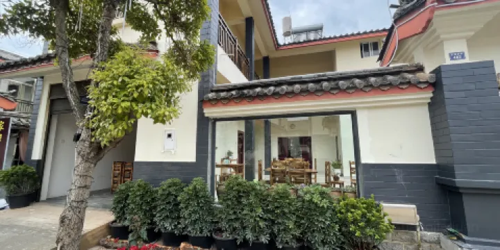 村裡農家（土雞火鍋-酸菜豬腳-風味燒烤）