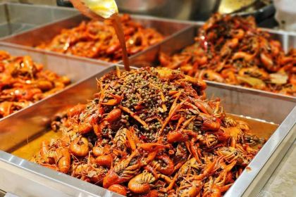 信华建国酒店自助餐厅