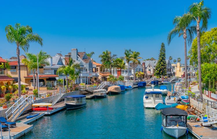 Compare 5 airports near Long Beach