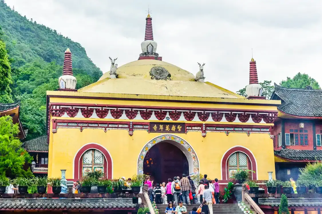 Отели рядом с достопримечательностью «Wannian Temple»