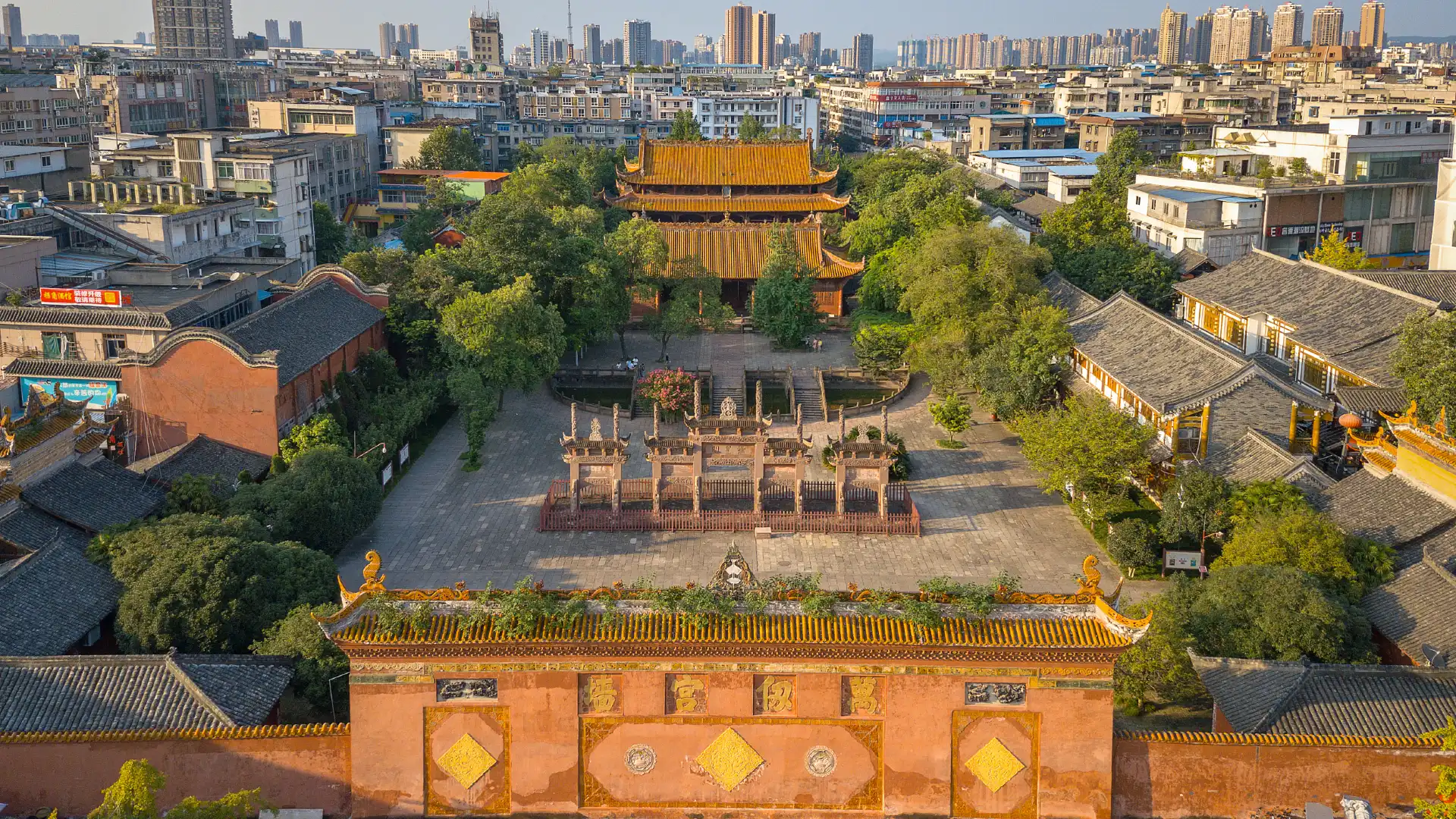 Hotels near Deyang Confucian Temple