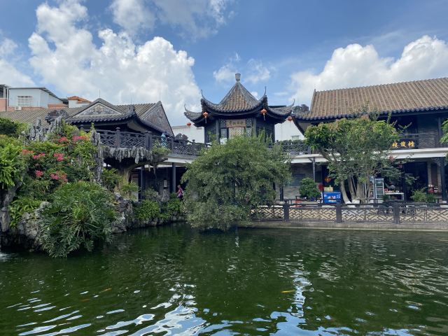 Yuyin Hill House