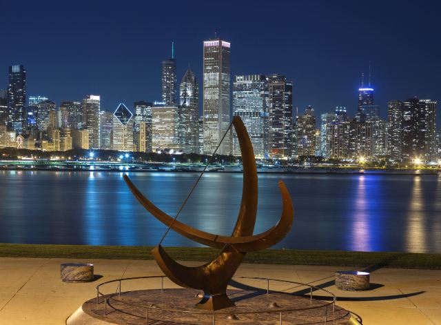 2022 Chicago Skyline: 9 Iconic Chicago Buildings and How to Explore Them