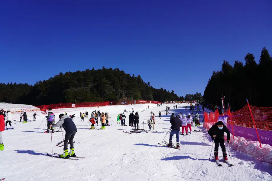 Mingyue Mountain Ski Resort