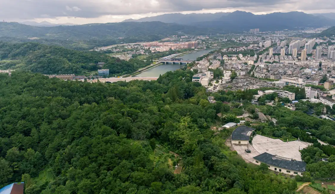 Hotels near Yuelongshan