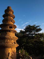 Yangtou Mountain Grottoes