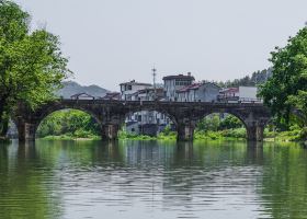 Flüge mit UTair Express nach Skopje