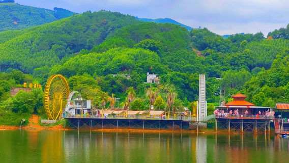 Guangxi Rongxian Zhu Shan Hu Huanlegu Sceneic Area