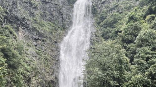 Qianjiadong Daposhui Waterfall