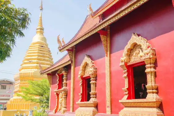 โรงแรมใกล้วัดศรีสุพรรณ(พระอุโบสถเงิน)