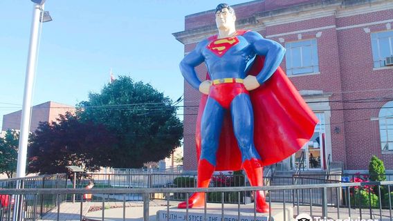 World's Largest Superman Statue
