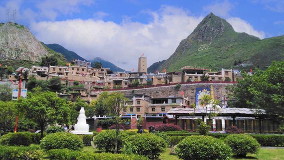 Taoping Qiang Village