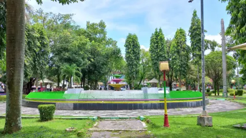Alun-Alun Kabupaten Ngawi attraction in East Java