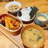 【美食】元朗木系Cafe 兒童飯團定食
