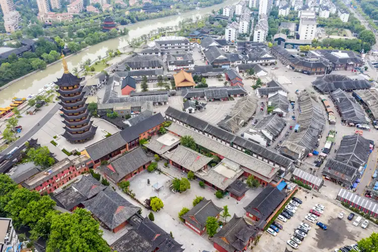 Hotels near Huai'an Opera Museum