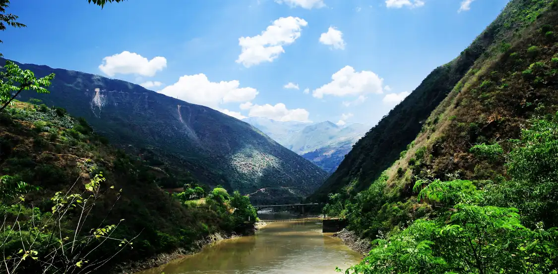 Hotels near Huitong Bridge
