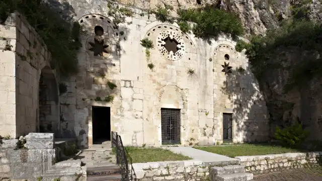 Hotels near Eglise Saint-Pierre