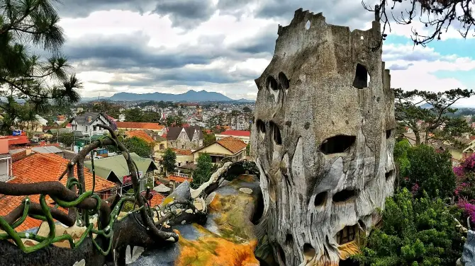 3_Crazy House