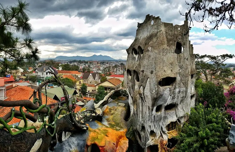 1_Crazy House