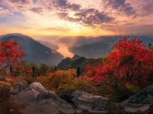 Peak of Three Gorges