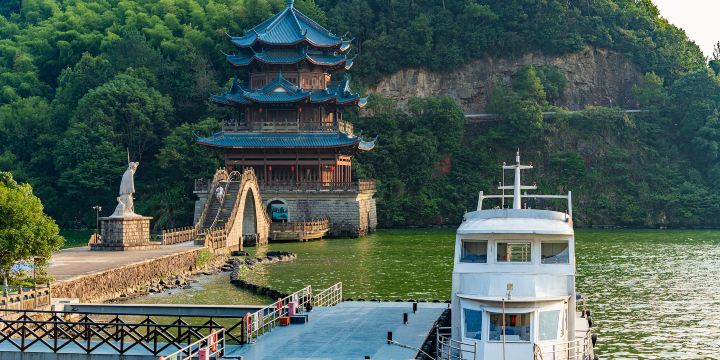 Yan Ziling’s Angling Terrace