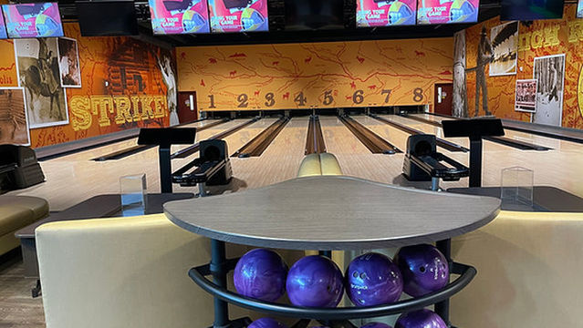 Nana's Bowling & Bakery