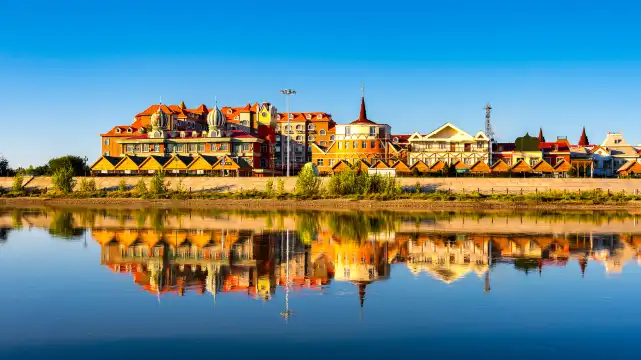 Hotel berhampiran Cenial Folk Customs Park