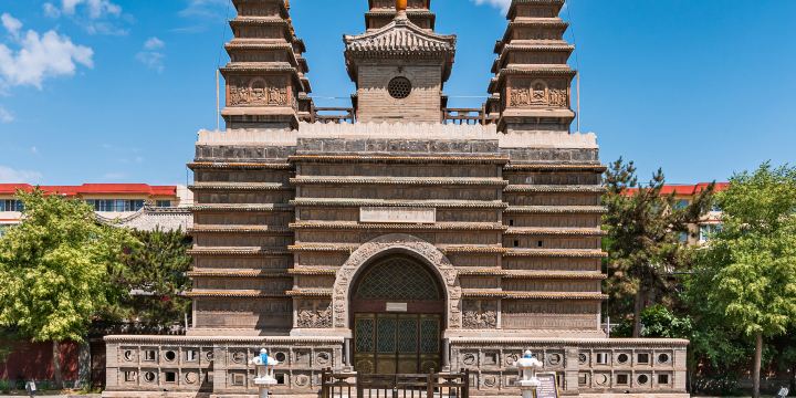 Five Pagoda Temple