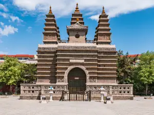 Five Pagoda Temple