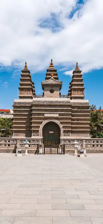 Hotels near Five Pagoda Temple