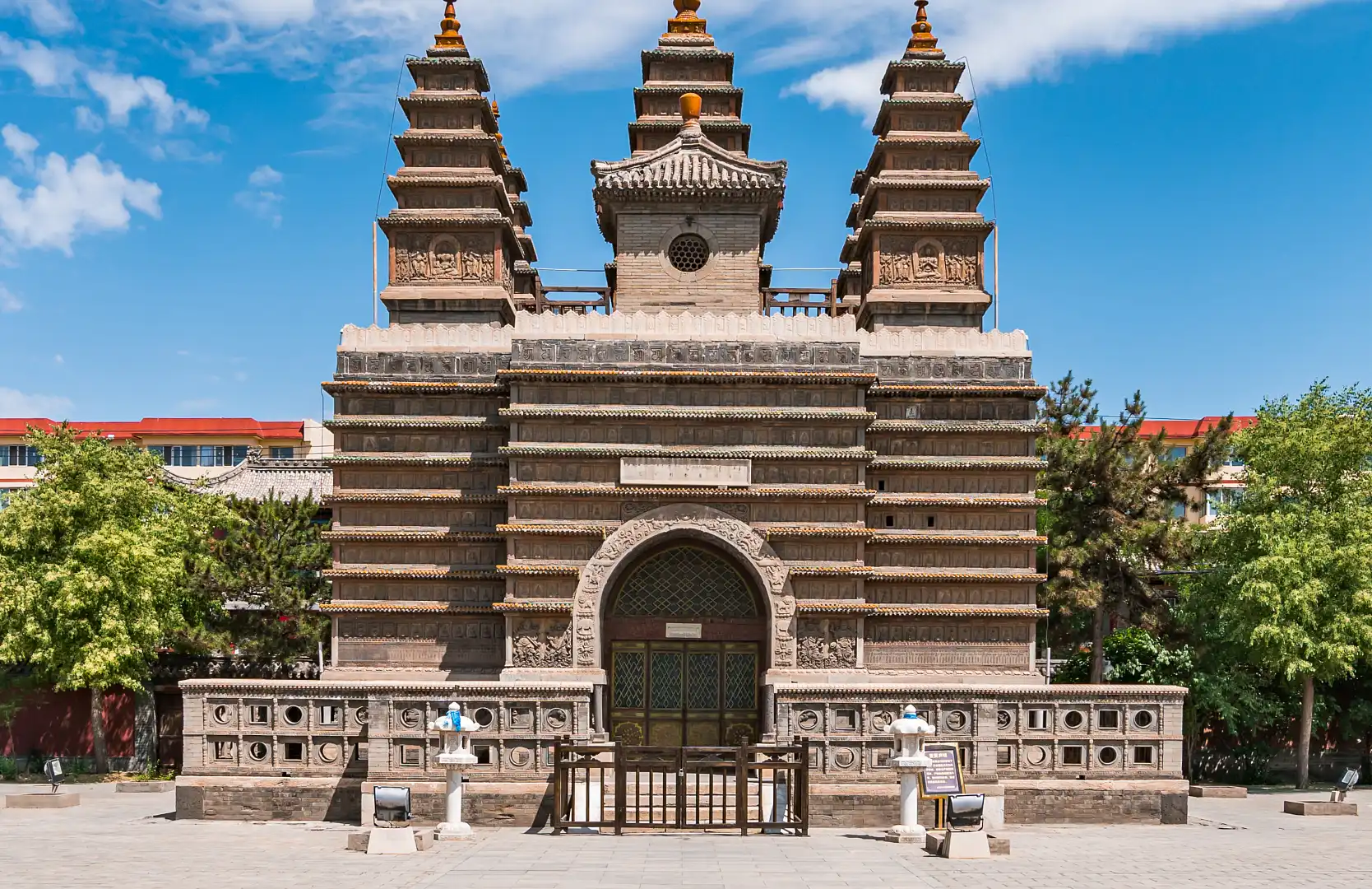 Hotels near Five Pagoda Temple