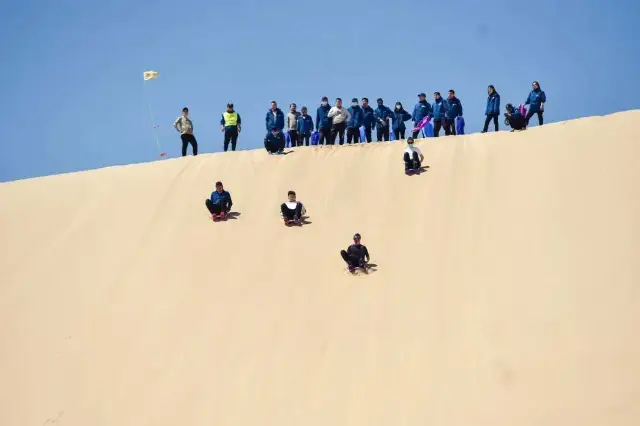 Sandboarding in Tongliao