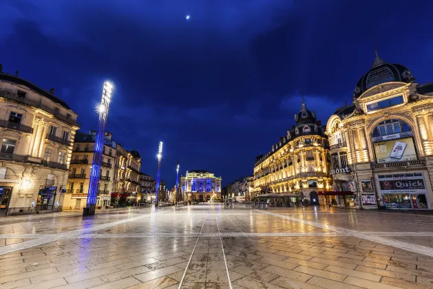 Hotels near Arc de Triomphe