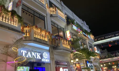 Bainiandong Street