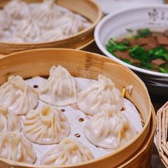馋三尺蟹粉小笼(南京东路店) User Photo