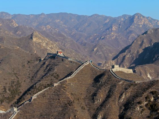 The Great Wall in Suspension