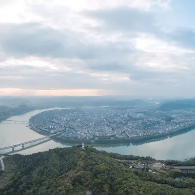 Отели рядом со станцией 