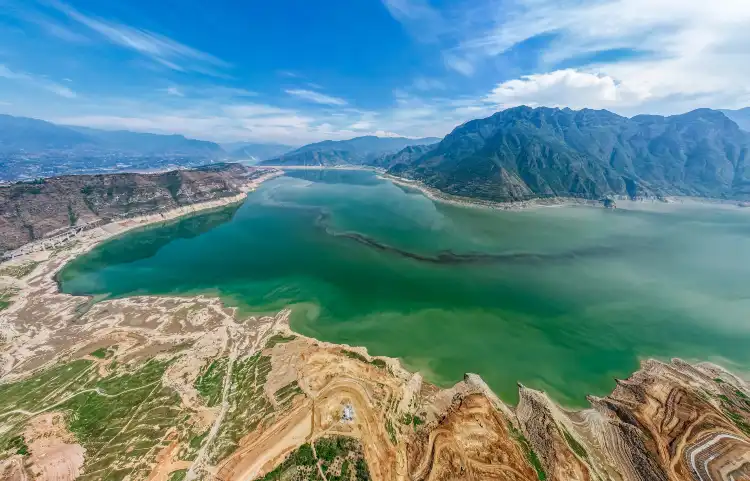 Hotels near Hanyuan Lake