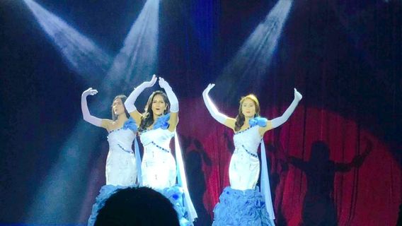 Amazing Show Theater